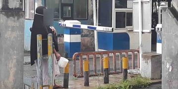 Perempuan Mengemis dengan Balita yang Tertidur, Diduga Menggunakan Obat Tidur