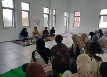 HMPS Bastrindo FKIP Unram dan Akarpohon Selenggarakan Bedah Buku Rumah Rosa Karya Ismawati Ahmad