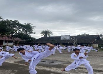 Prodi PKO Gelar Pelatihan Dasar Karate dan Sepakbola di Dusun Montong Tanggak Lombok Tengah