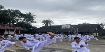 Prodi PKO Gelar Pelatihan Dasar Karate dan Sepakbola di Dusun Montong Tanggak Lombok Tengah
