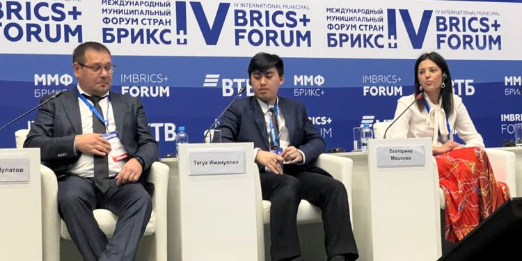 Dialog Menteri Hukum dengan Diaspora Saint Petersburg: Belajar untuk Membangun Negeri