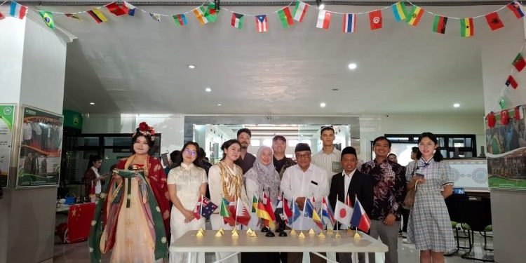 40 Mahasiswa dari 12 Negara Hadir dalam Ajang Gebyar Pemelajar BIPA 2.0 2025