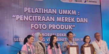 Sinergi Pertamina dengan Dekranas Tingkatkan Identitas dan Daya Saing UMKM lewat Pelatihan Branding dan Foto Produk