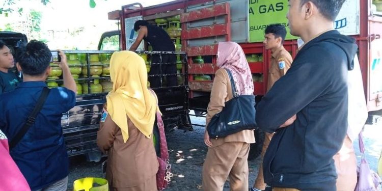Gas LPG Langka, Pelaku Usaha di Lobar Terpaksa Beli Rp25-27 ribu per Tabung