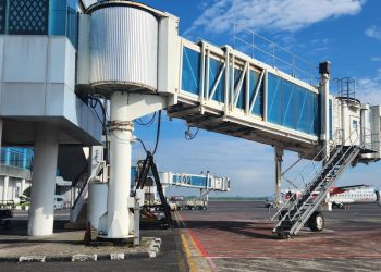 Penerbangan di Bandara Lombok Dibatalkan Akibat Erupsi Gunung di NTT
