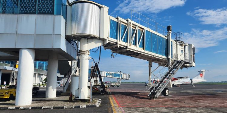 Penerbangan di Bandara Lombok Dibatalkan Akibat Erupsi Gunung di NTT