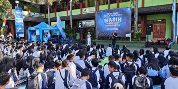 Jalan Menuju Piala 2025, Telkomsel Gelar MASIH Bersama di SMAN 5 Mataram