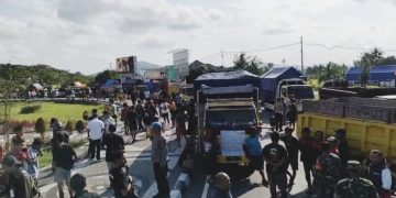 Tolak Kebijakan Zero ODOL, Sopir Truk Blokade Jalur Nasional Lombok Barat
