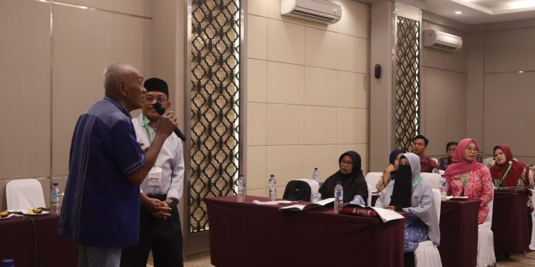Bimtek Pengembangan Materi Revitalisasi Bahasa Daerah untuk Guru Master