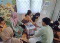 Ecobrick Karya Mahasiswa dan Siswa Ubah Sampah Plastik Menjadi Meja Pojok Baca di Mataram
