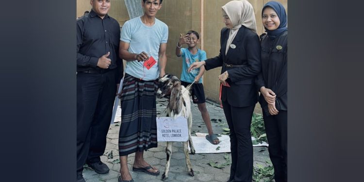 Hotel Lombok Salurkan Hewan Qurban ke Masjid di Mataram