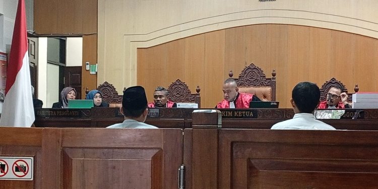 Absen di Sidang Perdana Dugaan Korupsi Jalan TWA Gunung Tunak