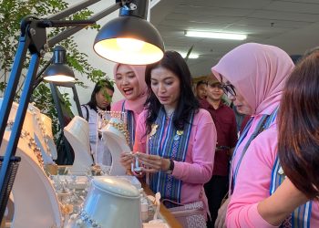 Tenun Lokal dan Mutiara Diminati Istri Wapres serta Rombongannya