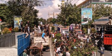 Ratusan Sopir Truk Datangi DPRD NTB, Protes Kebijakan ODOL