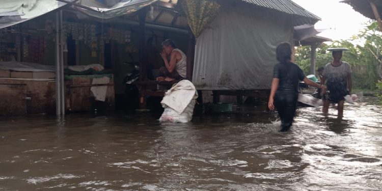 Sungai dan Saluran Meluap, Beberapa Wilayah di Lobar Terkena Banjir