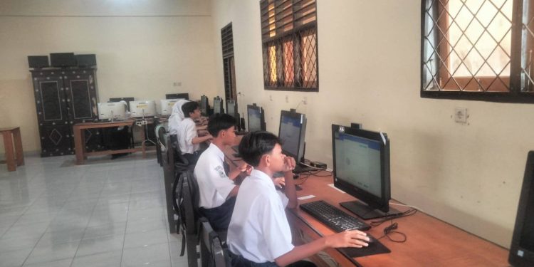 Kesiapan SMPN 13 Mataram dalam Gelar Simulasi ANBK