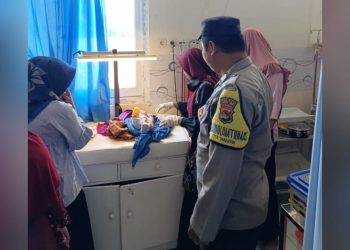 Bayi Laki-Laki Ditemukan Kritis di Pinggir Jalan Sambelia