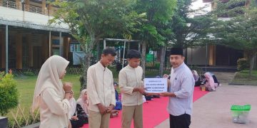 Siswa SMPN 13 Mataram Peduli Bencana Banjir dan Bergerak untuk Sesama