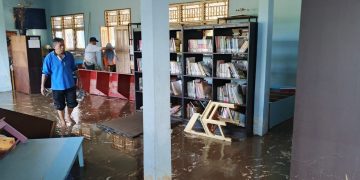 Sungai Ancar Meluap, Perpustakaan SMP Terendam di Mataram