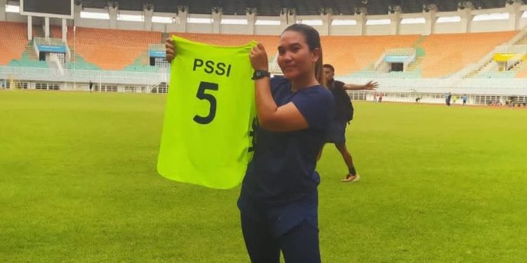 Wasit Wanita Pertama dari Sumbawa Barat Lolos ke Level Nasional