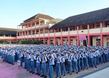 Polsek Selaparang Ingatkan Siswa SMKN Pentingnya Kedisiplinan