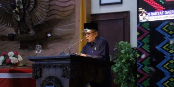 Kondisi Kapal Tua di Pelabuhan Kayangan dan Poto Tano