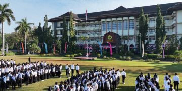 Upacara HUT Ke-80 RI di Unram Ajak Mahasiswa Baru Songsong Generasi Emas 2045