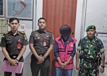 Tersangka Kelima Kasus KUR Bima Digelandang oleh Jaksa