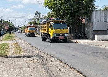 Warga Banyumulek Minta Jalur Truk Sampah Dialihkan Agar Tidak Ganggu Wisatawan