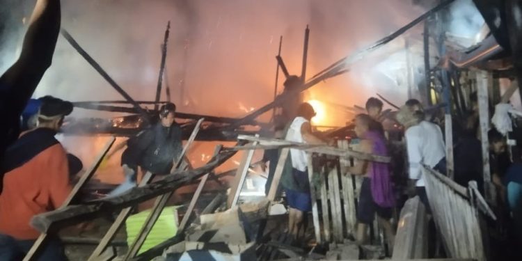 Rumah Panggung Wawo Terbakar, Pemilik Tidak Selamat