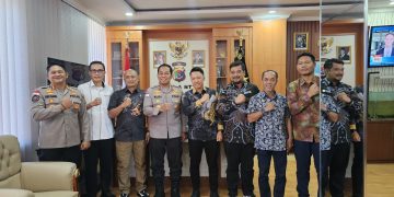 Diskusi PLN UIP Nusra dan Kapolda NTT Komitmen Kawal Proyek EBT Secara Humanis