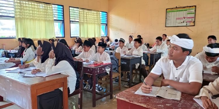 Tingkatkan Minat Literasi Siswa dengan Produksi Kutipan Rutin SMPN 7 Mataram