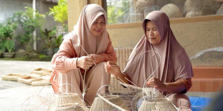 Dukungan untuk Perajin Anyaman Lombok Menggapai Pasar Internasional