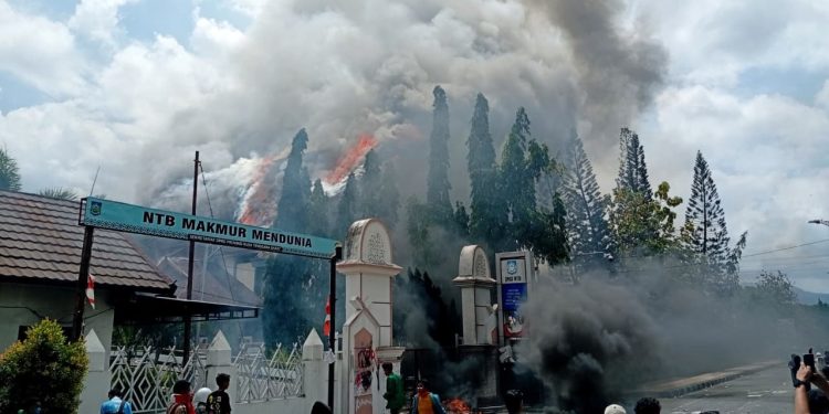 Kabag Umum DPRD NTB Diperiksa Polisi Terkait Kasus Pembakaran Gedung
