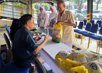 Masyarakat Senang, Pupuk Menyalurkan 2574 Paket Beras SPHP