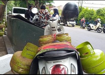 Warga Mataram Cari Elpiji 3 Kg hingga ke SPBU karena Kelangkaan