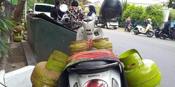Warga Mataram Cari Elpiji 3 Kg hingga ke SPBU karena Kelangkaan
