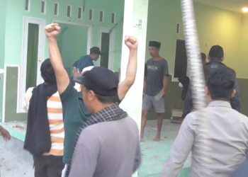 Massa Keluarga Brigadir Esco Diduga Hancurkan Rumah Tersangka R