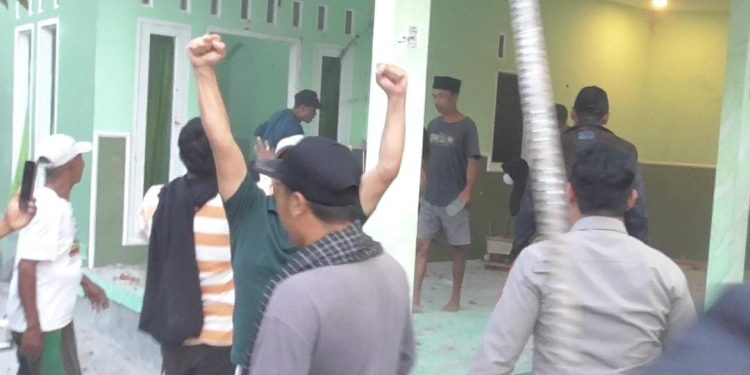 Massa Keluarga Brigadir Esco Diduga Hancurkan Rumah Tersangka R