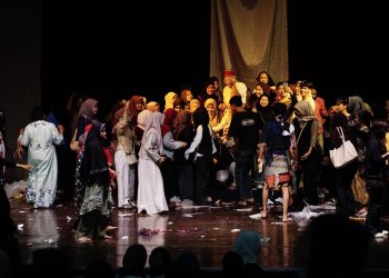 Teater Hikayat Gajah Duduk Ramai Diminati Penonton