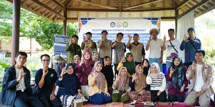 Sentuhan Ilmiah Membantu Warga Bonjeruk Produksi Lotion Herbal Sendiri