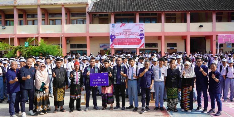 Digital Empowering untuk Komunitas di SMKN 3 Mataram Cetak Pemimpin Muda Berbasis Teknologi