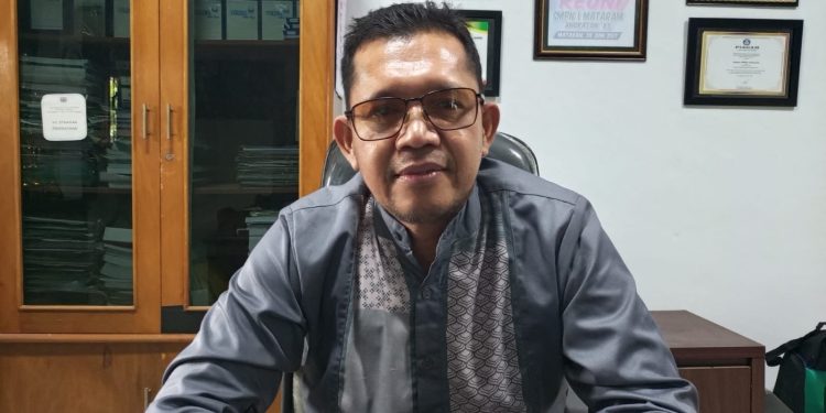 Workshop PM dan Koding serta Pelatihan Smartboard untuk Guru di SMPN 1 Mataram