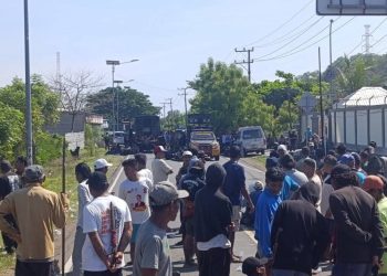 Lahan Sumbawa Ricuh, Tiga Polisi Terluka Karena Senjata Tajam