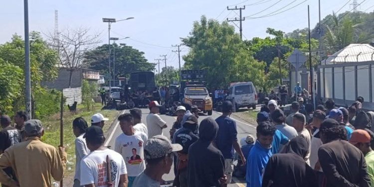 Lahan Sumbawa Ricuh, Tiga Polisi Terluka Karena Senjata Tajam