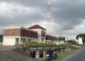Pertokoan Mangkrak di Bendungan Jenggik Diberikan kepada Desa