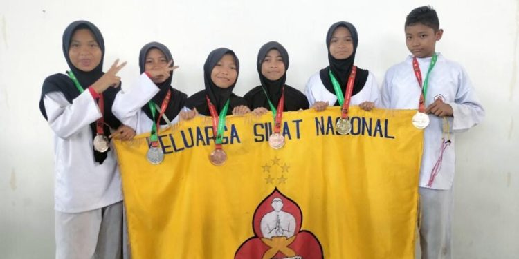 Tim Pencak Silat MTsN 2 Mataram Raih Medali di Mandalika Cup 2025