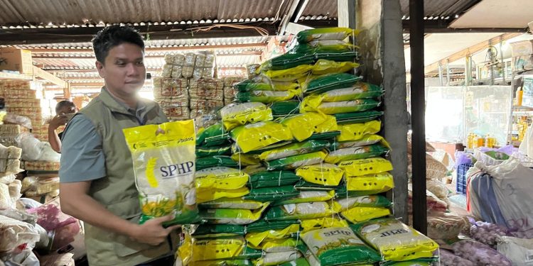 Harga Beras Stabil di Pasar Induk Mandalika Meski Menjelang Akhir Tahun