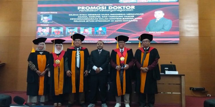 Dosen Ummat Raih Gelar Doktor melalui Disertasi Sepanjang 1.738 Halaman