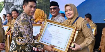 Penghargaan Upakarya Wanua Nugraha Desa Kelurahan Berprestasi di NTB